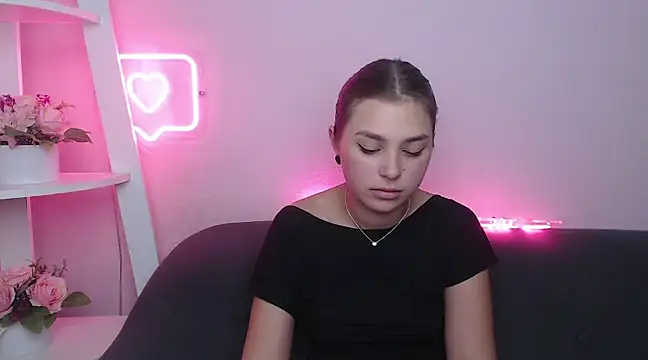 Snapshot of MilanaAngelAs chatting on 02-09-25, 11:04 MilanaAngelAs online show from 02-09-25, 11:04