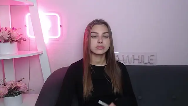 Snapshot of MilanaAngelAs chatting on 10-11-25, 04:44 MilanaAngelAs online show from 10-11-25, 04:44