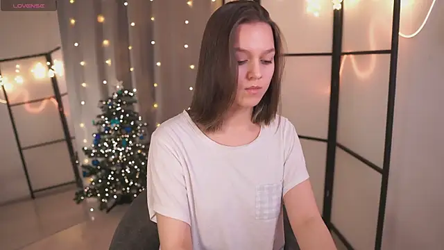 Snapshot of Addelin_Moon chatting on 12-18-24, 07:19 Addelin Moon online show from 12-18-24, 07:19