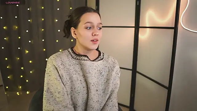 Snapshot of Addelin_Moon chatting on 01-18-25, 04:21 Addelin Moon online show from 01-18-25, 04:21