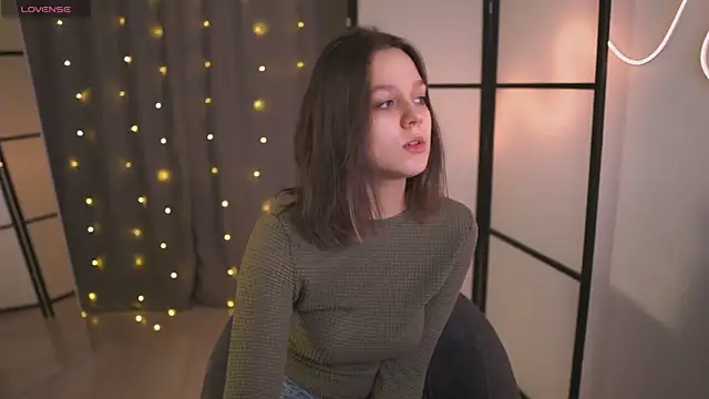 Snapshot of Addelin_Moon chatting on 01-19-25, 05:07 Addelin Moon online show from 01-19-25, 05:07