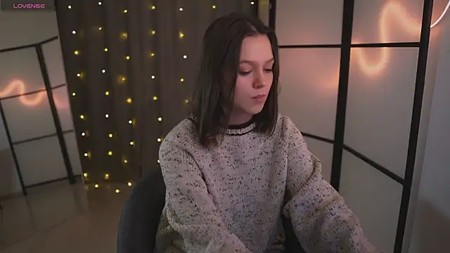 Snapshot of Addelin_Moon chatting on 01-27-25, 04:01 Addelin Moon online show from 01-27-25, 04:01