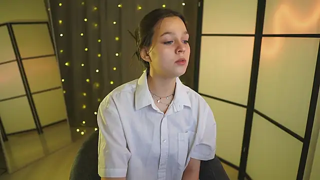 Snapshot of Addelin_Moon chatting on 02-19-25, 03:27 Addelin Moon online show from 02-19-25, 03:27