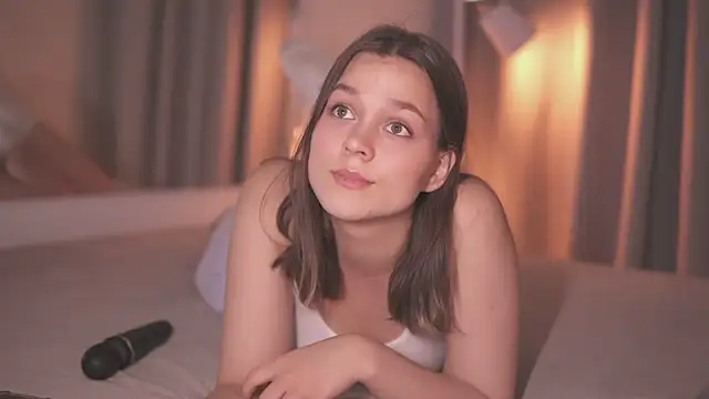 Snapshot of Addelin_Moon chatting on 03-05-25, 04:02 Addelin Moon online show from 03-05-25, 04:02