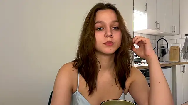 Snapshot of Addelin_Moon chatting on 10-19-25, 03:45 Addelin Moon online show from 10-19-25, 03:45