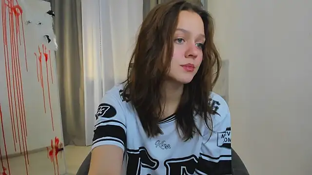 Snapshot of Addelin_Moon chatting on 10-24-25, 04:14 Addelin Moon online show from 10-24-25, 04:14