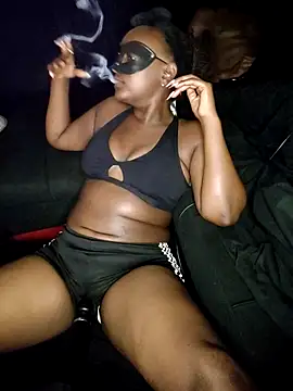 Snapshot of KikiLovesD chatting on 10-13-25, 02:50 KikiLovesD online show from 10-13-25, 02:50