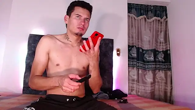 Snapshot of brandon_a_collin chatting on 12-26-24, 08:28 brandon a collin online show from 12-26-24, 08:28