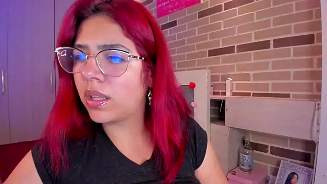 Snapshot of Rousse_Collinss chatting on 12-18-24, 03:26 Rousse Collinss online show from 12-18-24, 03:26