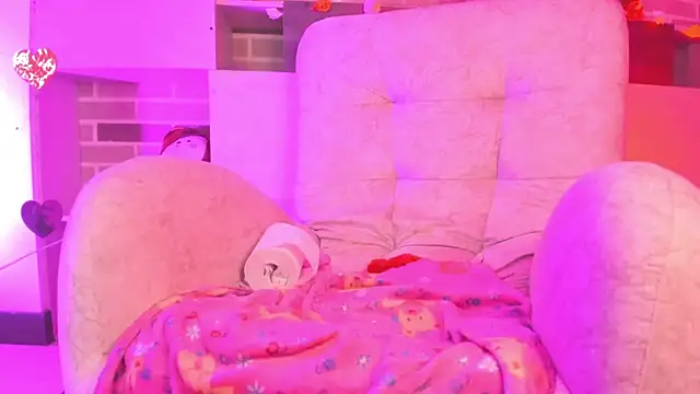 Snapshot of Rousse_Collinss chatting on 02-14-25, 05:41 Rousse Collinss online show from 02-14-25, 05:41