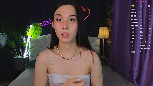 Kaia Sunshine Mia online show from 01-30-25, 02:36