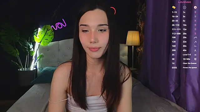 Kaia Sunshine Mia online show from 01-31-25, 02:39