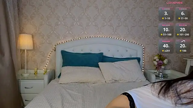 Kaia Sunshine Mia online show from 10-20-25, 03:12