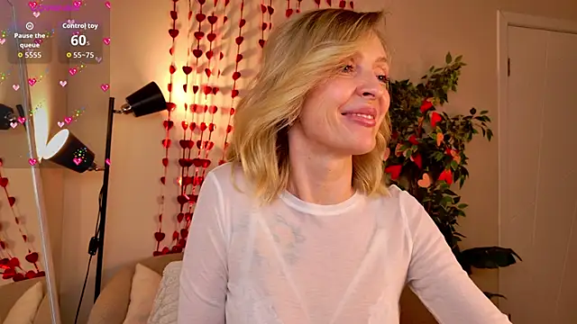 Snapshot of sexuallycorrecte chatting on 02-17-26, 08:15 sexuallycorrecte online show from 02-17-26, 08:15