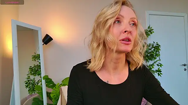 Snapshot of sexuallycorrecte chatting on 03-08-26, 01:15 sexuallycorrecte online show from 03-08-26, 01:15