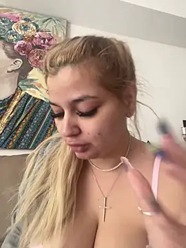Snapshot of AllysonK chatting on 05-05-26, 11:07 AllysonK online show from 05-05-26, 11:07