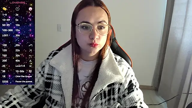 Snapshot of maryluna95 chatting on 10-14-25, 04:19 maryluna95 online show from 10-14-25, 04:19