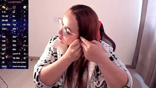 Snapshot of maryluna95 chatting on 10-16-25, 09:05 maryluna95 online show from 10-16-25, 09:05