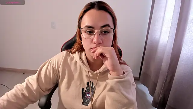 Snapshot of maryluna95 chatting on 11-10-25, 05:34 maryluna95 online show from 11-10-25, 05:34