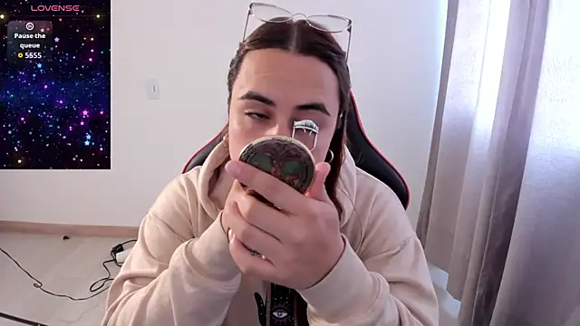 Snapshot of maryluna95 chatting on 12-15-25, 08:02 maryluna95 online show from 12-15-25, 08:02