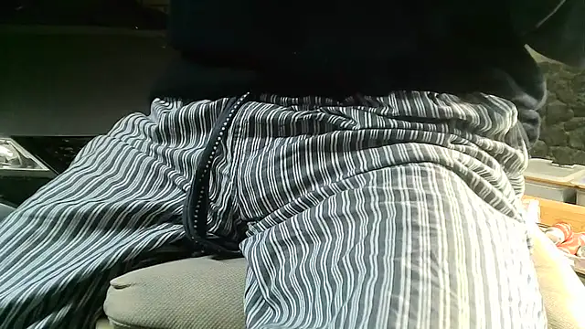 Snapshot of ewuich1 chatting on 01-10-26, 07:15 ewuich1 online show from 01-10-26, 07:15