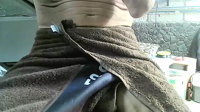 Snapshot of ewuich1 chatting on 04-02-26, 04:04 ewuich1 online show from 04-02-26, 04:04