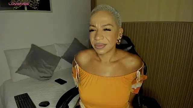 summer night  online show from 04-25-26, 11:35