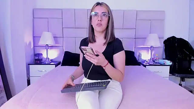 Snapshot of IsisLoveyes_ chatting on 02-05-26, 12:04 IsisLoveyes online show from 02-05-26, 12:04