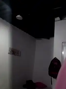 Snapshot of KarameloVzla chatting on 01-17-26, 01:43 KarameloVzla online show from 01-17-26, 01:43