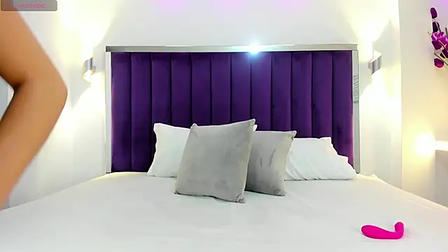 Snapshot of LindsyCater chatting on 01-09-25, 11:58 LindsyCater online show from 01-09-25, 11:58