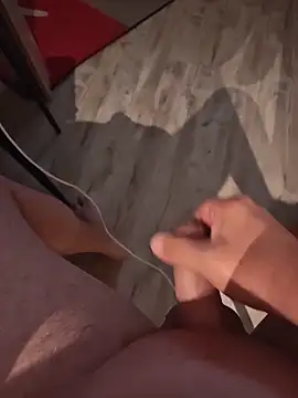 Szeltolo001 online show from 10-06-25, 02:42