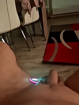 Szeltolo001 online show from 04-15-26, 09:37