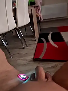 Szeltolo001 online show from 04-21-26, 01:42