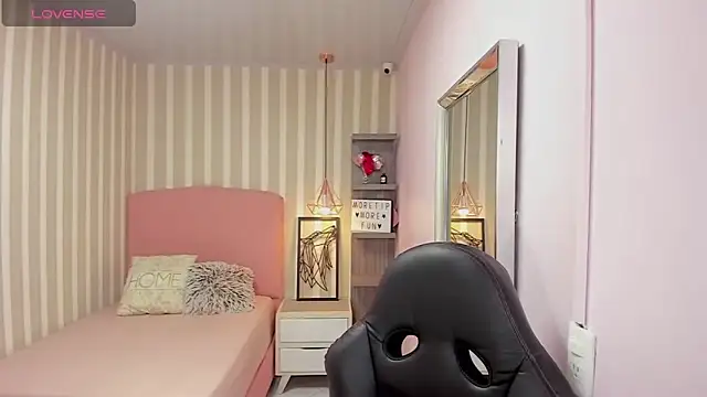 delilaquinn online show from 12-01-25, 07:19