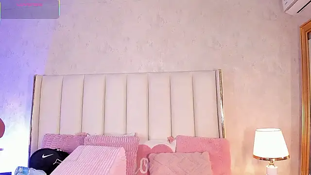 Snapshot of CahitlinBell chatting on 02-07-26, 06:28 CahitlinBell online show from 02-07-26, 06:28