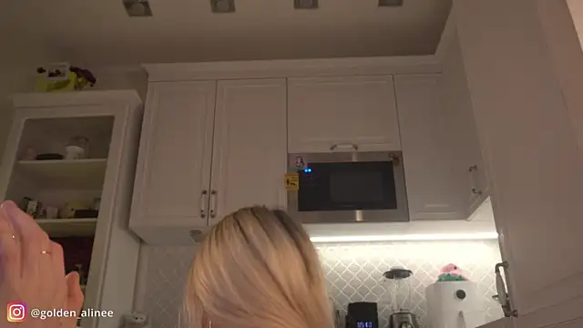 Snapshot of Golden_Aline chatting on 01-15-25, 09:30 Golden Aline online show from 01-15-25, 09:30