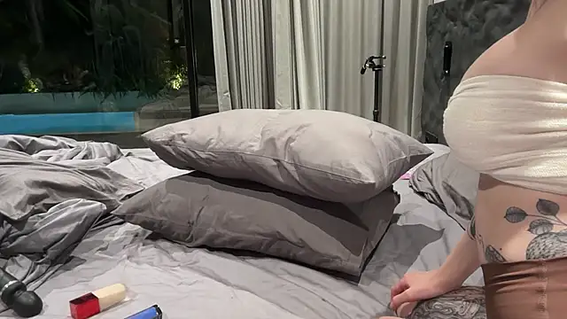 Golden Aline online show from 12-19-25, 12:45