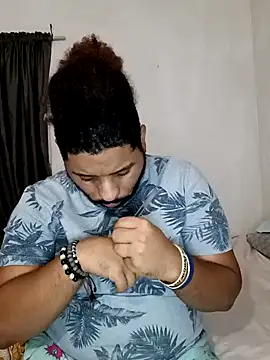 Snapshot of Dj-yefri-pauta chatting on 12-03-24, 06:15 Dj-yefri-pauta online show from 12-03-24, 06:15