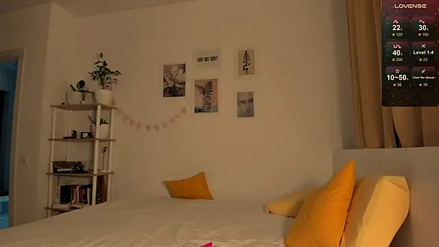  Lora Palmer online show from 02-19-25, 08:31