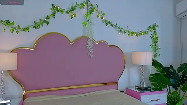 EmmaCrush online show from 10-23-25, 08:40