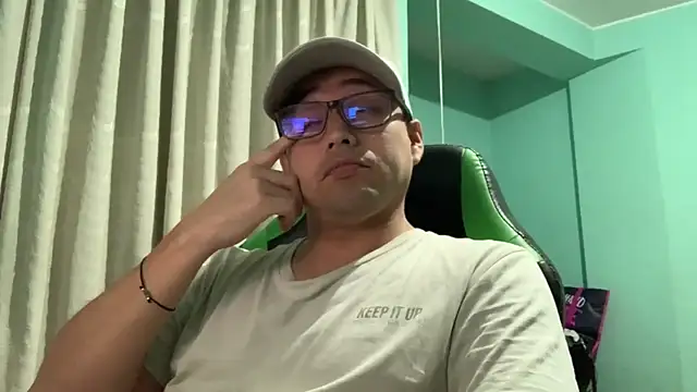 Snapshot of Allen_ibe chatting on 05-18-26, 04:40 Allen ibe online show from 05-18-26, 04:40