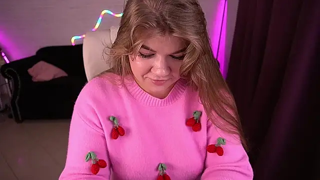 Snapshot of GabbieJay chatting on 11-18-25, 02:43 GabbieJay online show from 11-18-25, 02:43