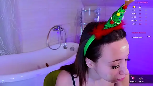 Snapshot of Hayle_Hill chatting on 12-27-24, 02:14 Hayle Hill online show from 12-27-24, 02:14