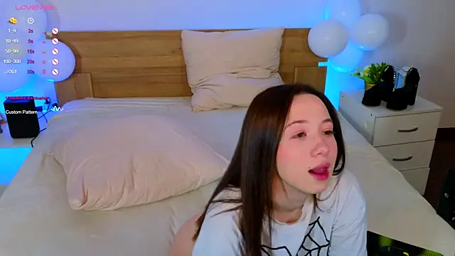 Snapshot of Hayle_Hill chatting on 02-24-25, 05:00 Hayle Hill online show from 02-24-25, 05:00