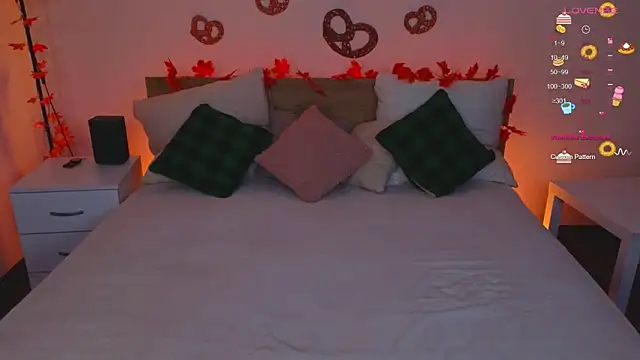 Snapshot of Hayle_Hill chatting on 09-30-25, 02:27 Hayle Hill online show from 09-30-25, 02:27