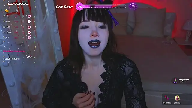 Snapshot of Hayle_Hill chatting on 10-19-25, 11:27 Hayle Hill online show from 10-19-25, 11:27