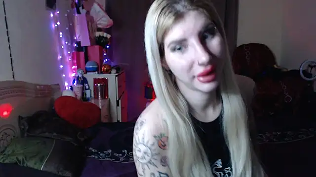 Snapshot of BLACKPeonyy chatting on 10-14-25, 04:35 BLACKPeonyy online show from 10-14-25, 04:35