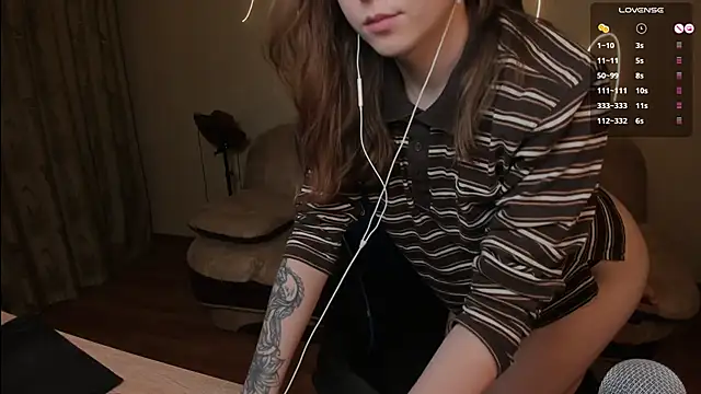 Snapshot of Kami_kam chatting on 03-10-25, 09:51 Kami kam online show from 03-10-25, 09:51