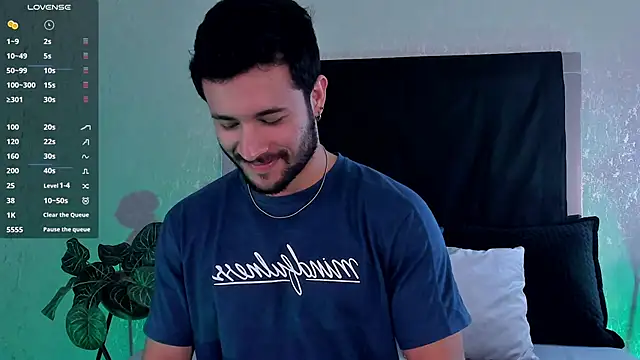 Snapshot of Valentinoford chatting on 12-10-24, 05:17 Valentinoford online show from 12-10-24, 05:17