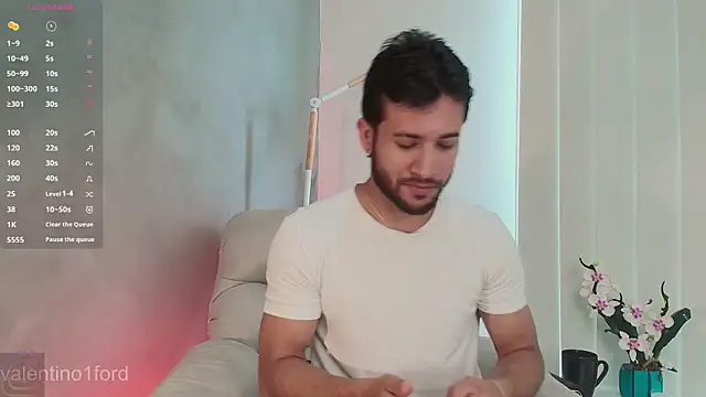 Snapshot of Valentinoford chatting on 01-31-25, 05:53 Valentinoford online show from 01-31-25, 05:53